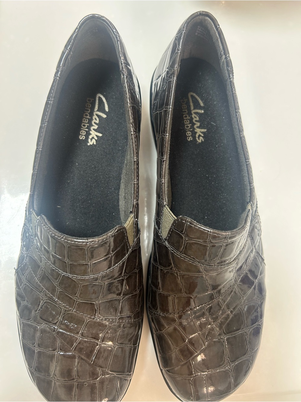 Clark’s Bendables mocha patent croc embossed faux leather slip ons. Size 6.5 EUC